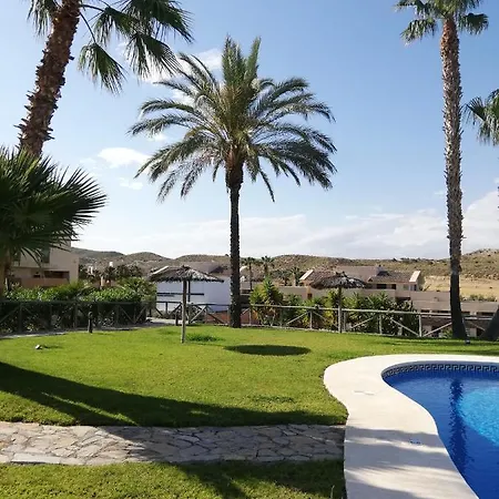 Bajo Con Jardin Propio En Valle Del Golf!! *