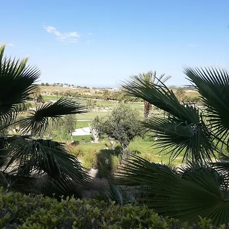 Bajo Con Jardin Propio En Valle Del Golf!!