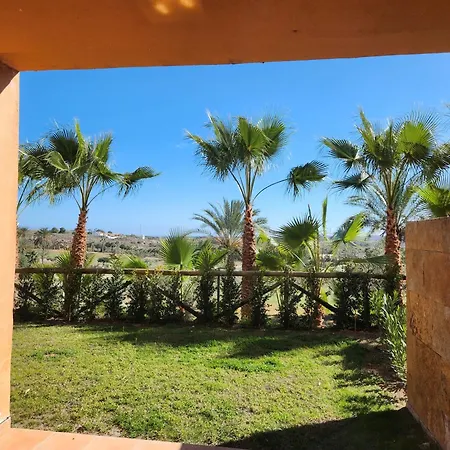 Bajo Con Jardin Propio En Valle Del Golf!!